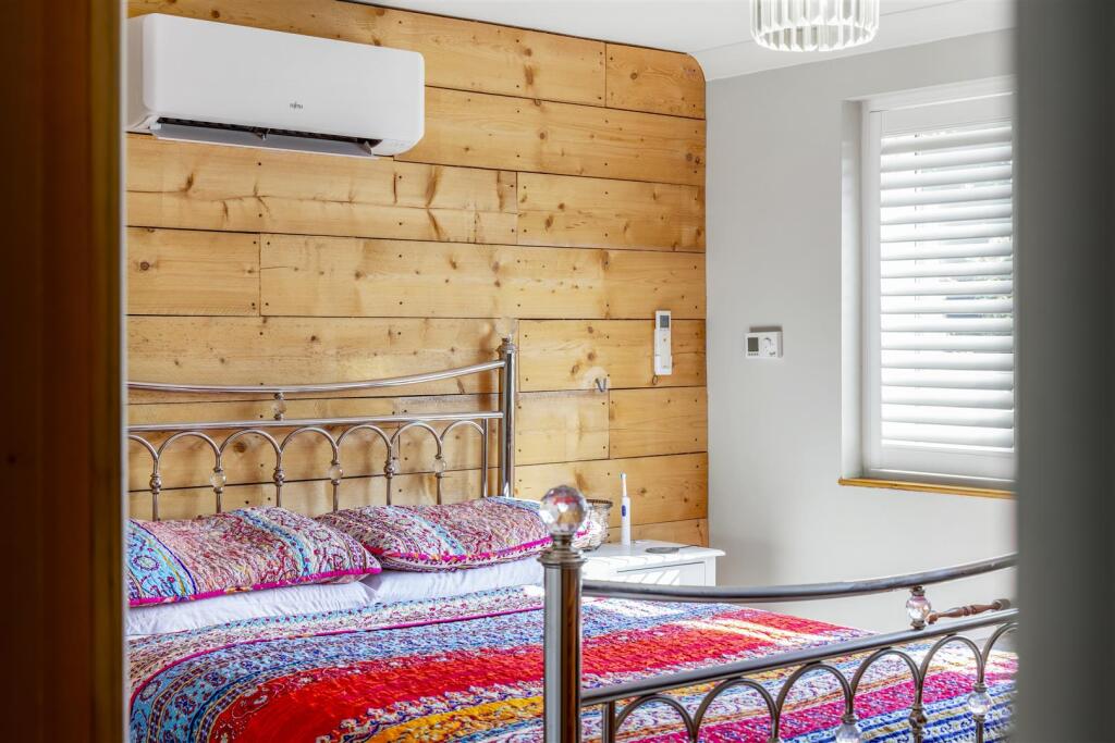 Wisteria (Friskney)-18.jpg