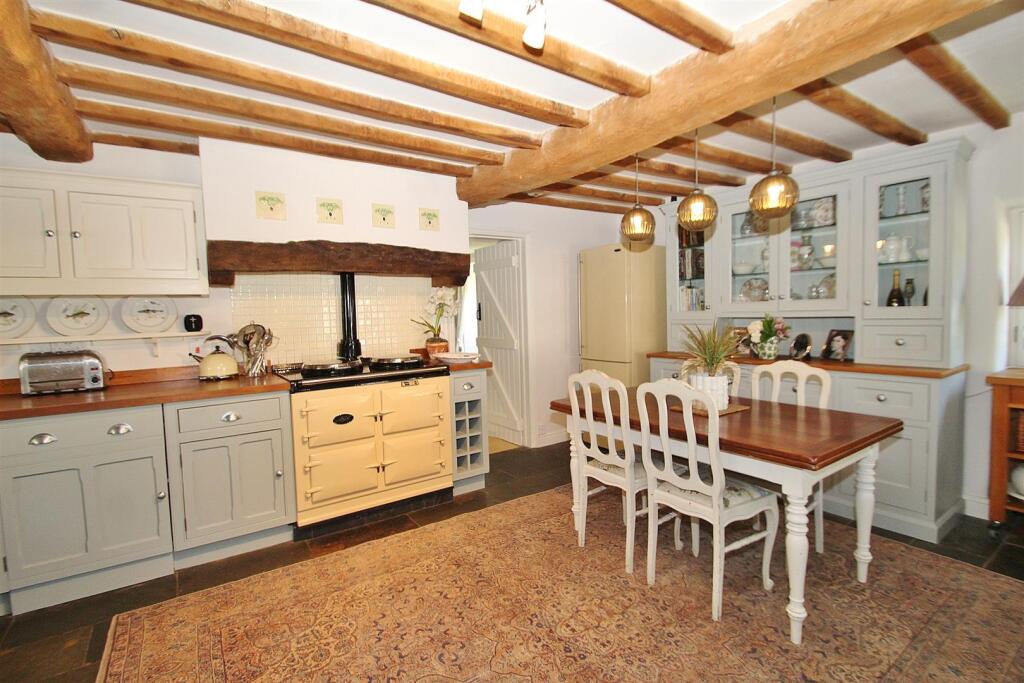 Tallet Barn Kitchen view 1.JPG