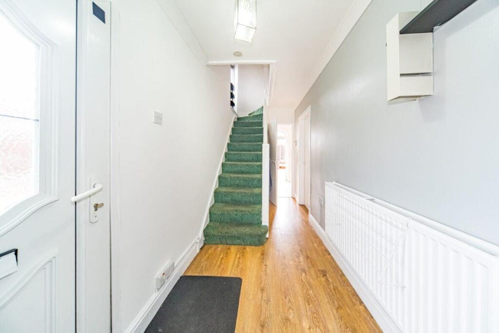 104 Astley Road hall.jpg