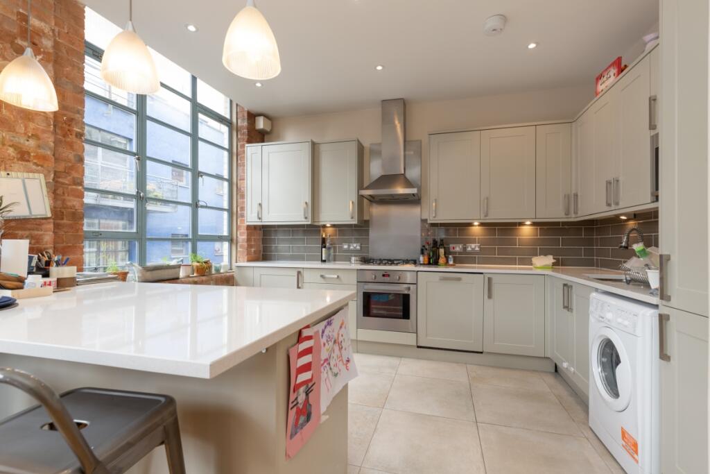 Boss House, 2 Bos...