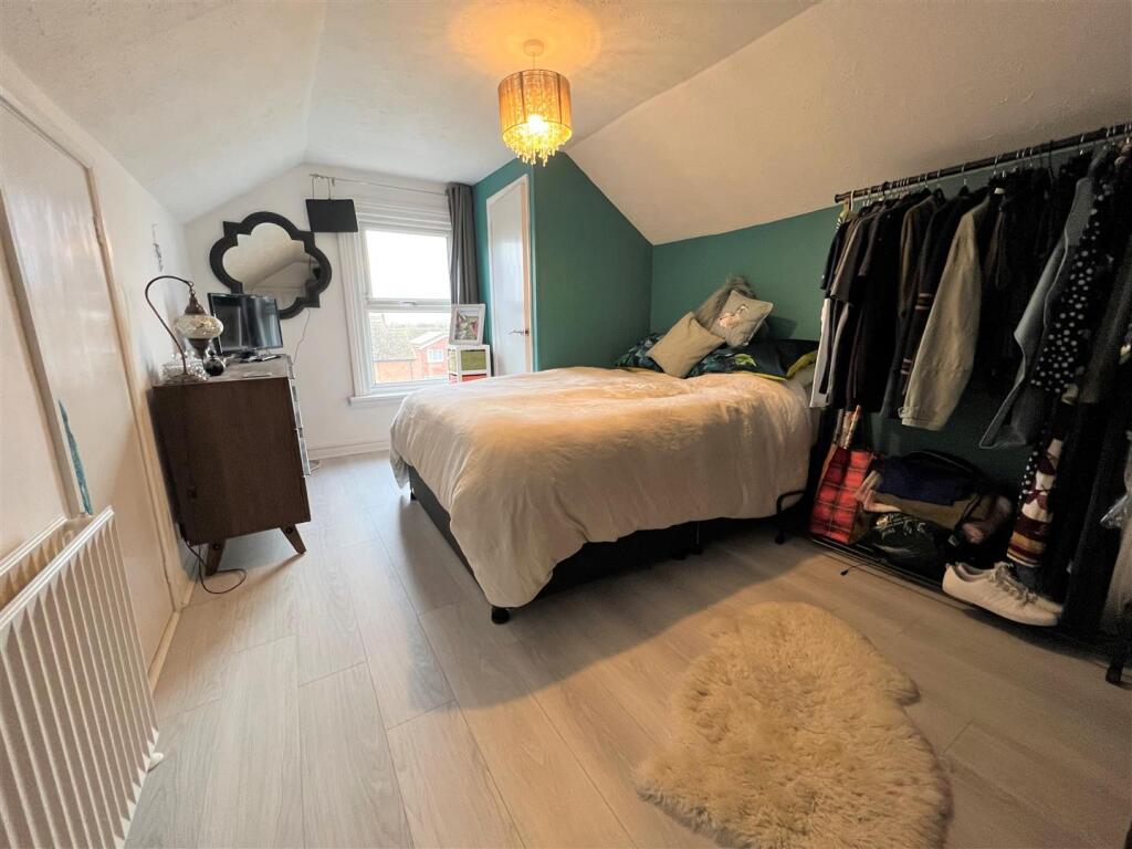 bed2.jpg