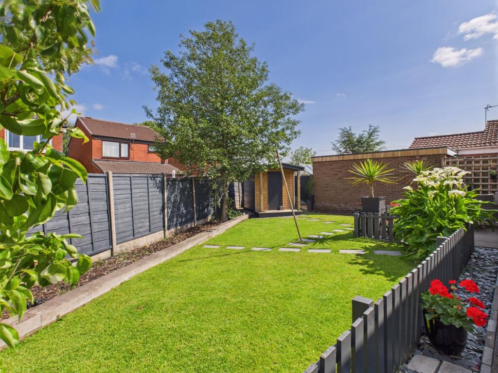 CAM03729G0-PR0062-STILL024