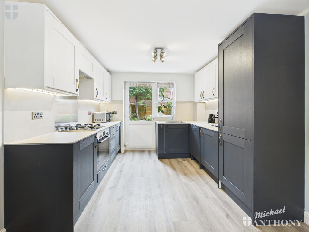 CAM03852G0-PR0392-STILL006