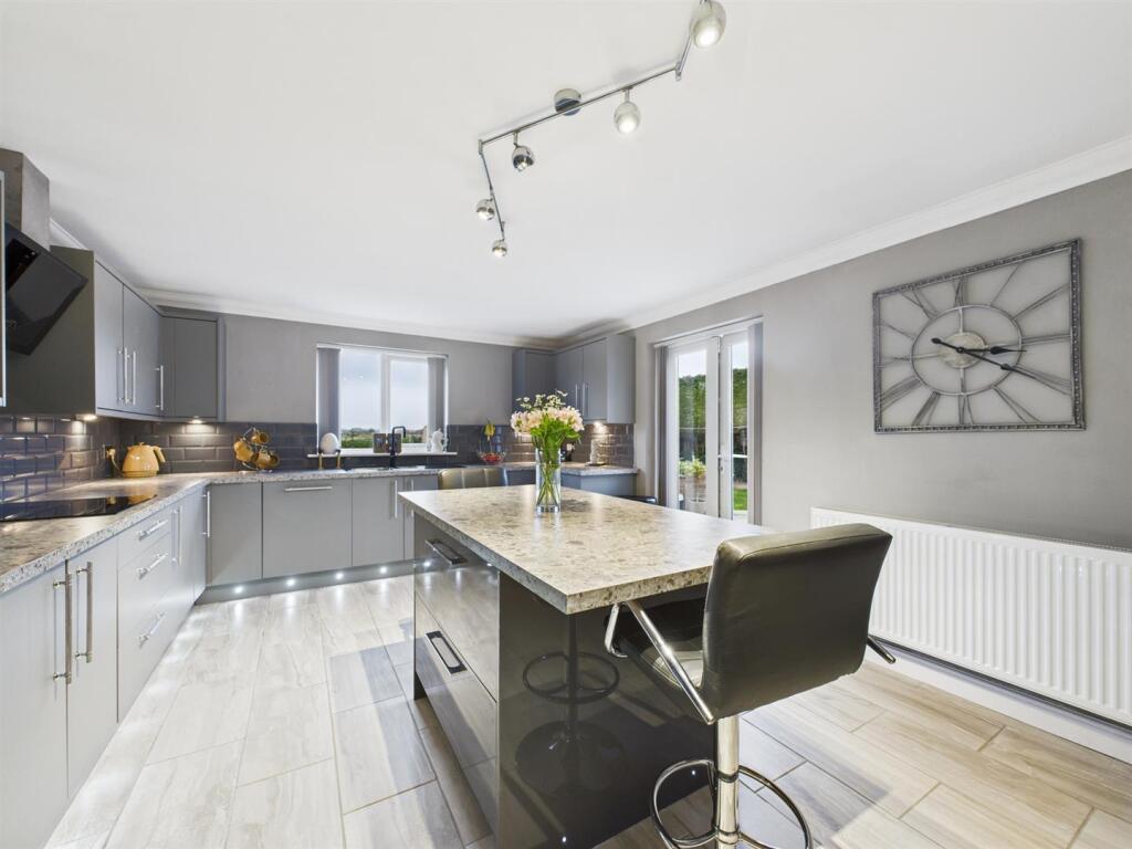 Open Plan Kitchen/Dining/Living Area