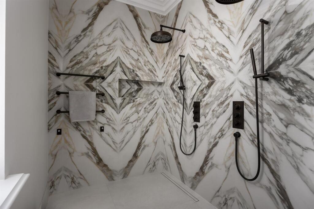 53 - Broadleas - GL50 2PU - Web.jpg