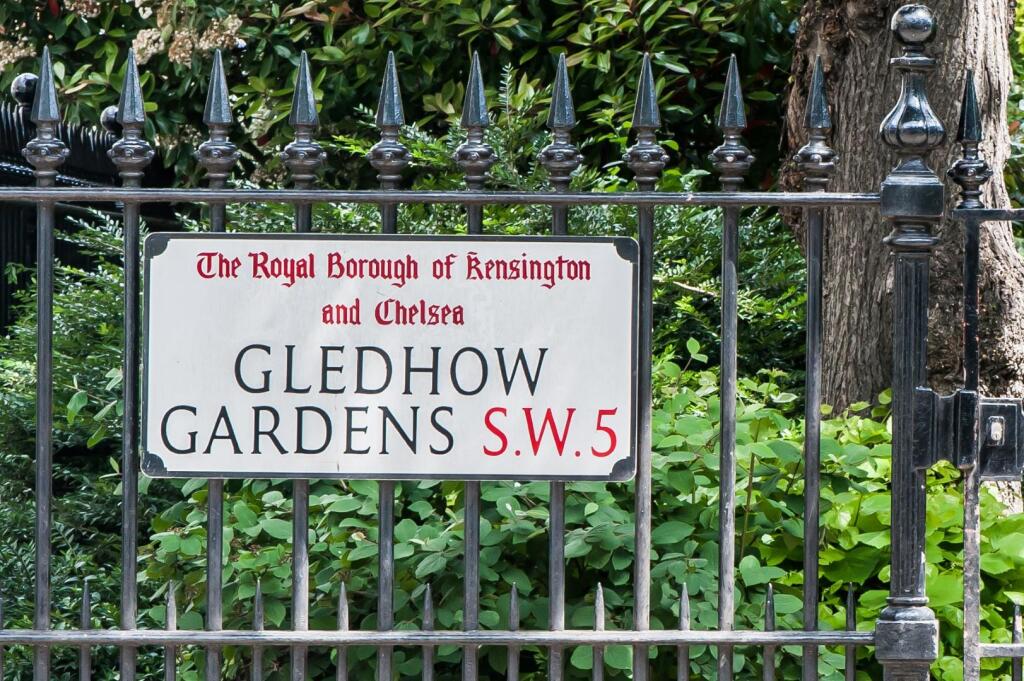 Gledhow Gardens Street Sign-1-2 (Large).jpg