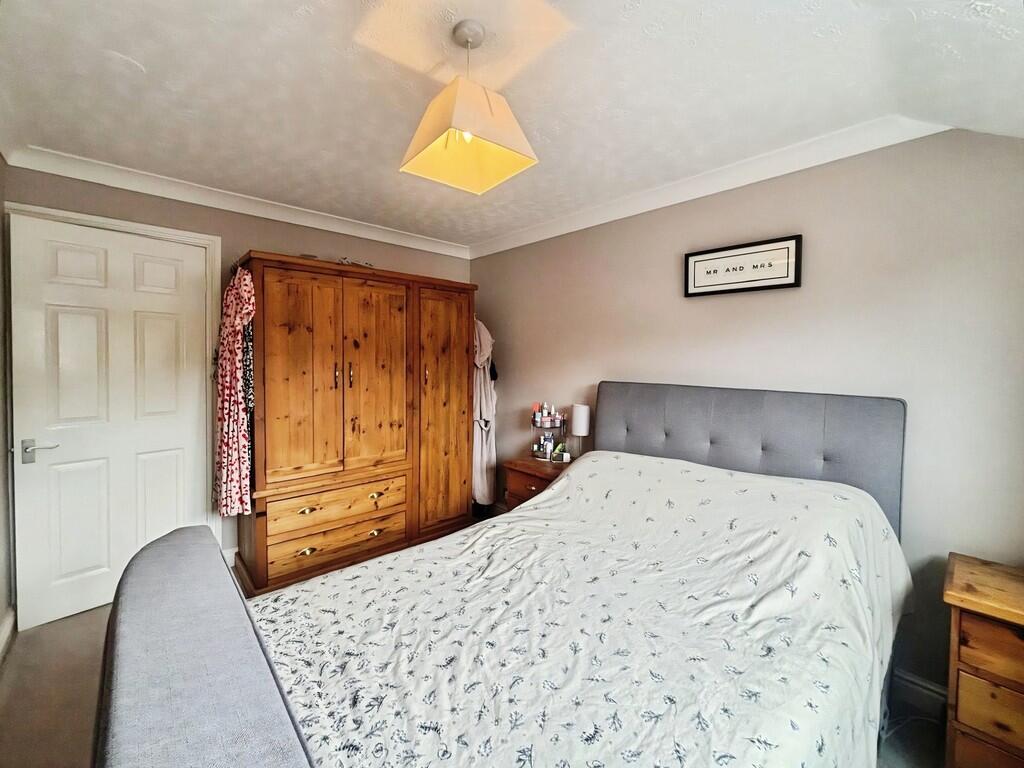 25828815-WhatsApp...