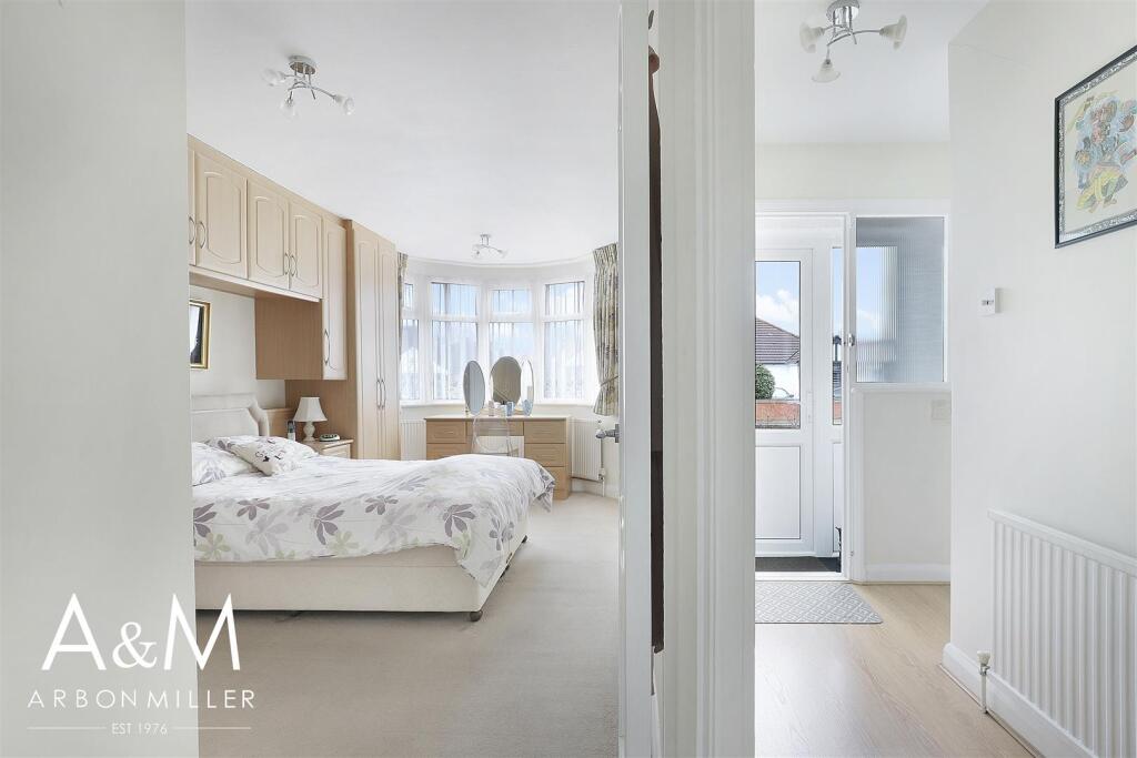 Bedroom/Hallway