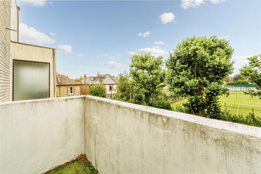 50 Bloomsbury Close-8.jpg