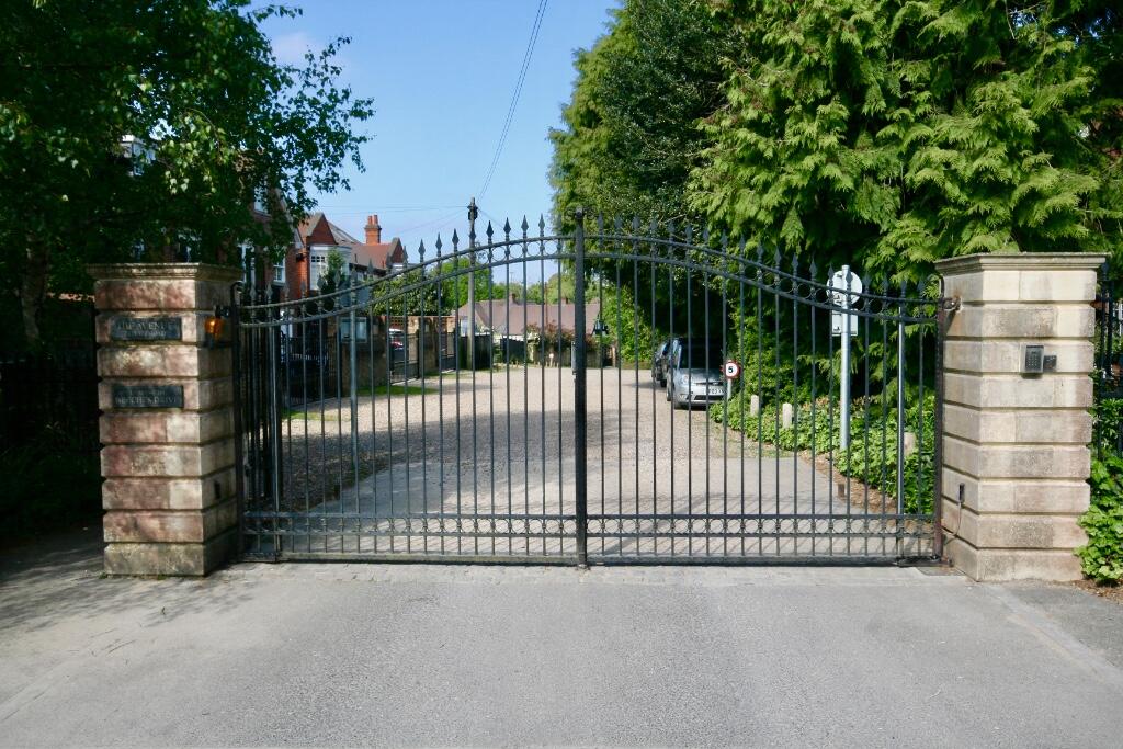 The Avenue gates