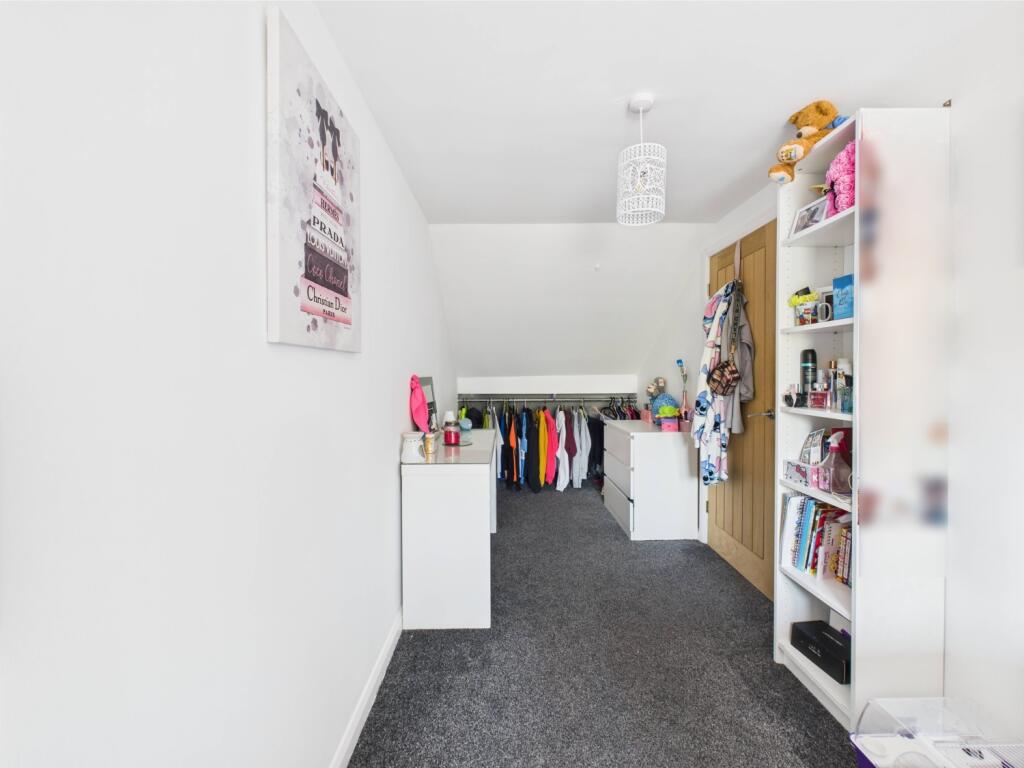 CAM03729G0-PR0042-STILL051