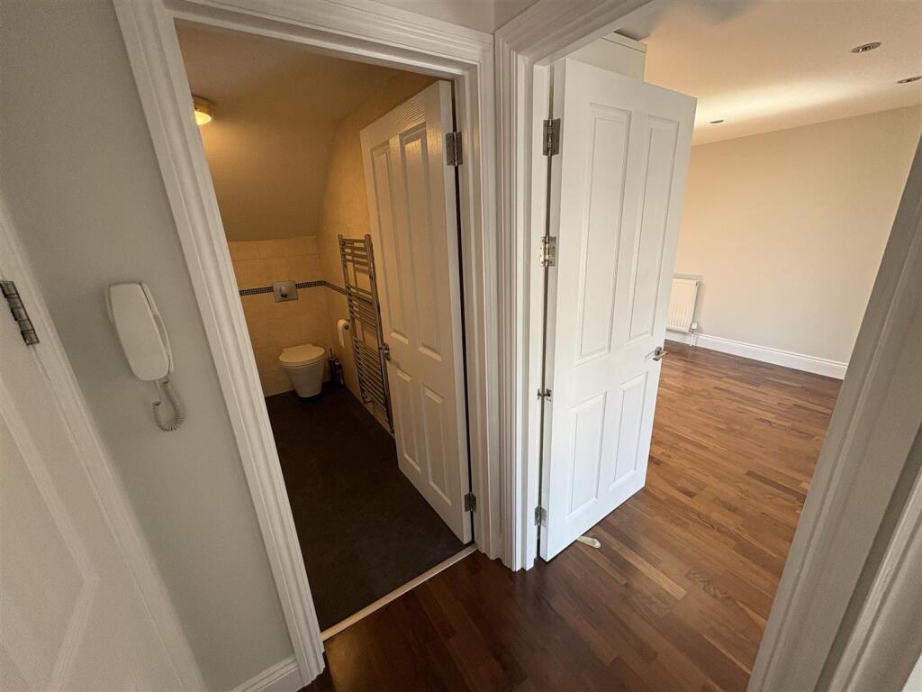 Hallway 1.jpeg