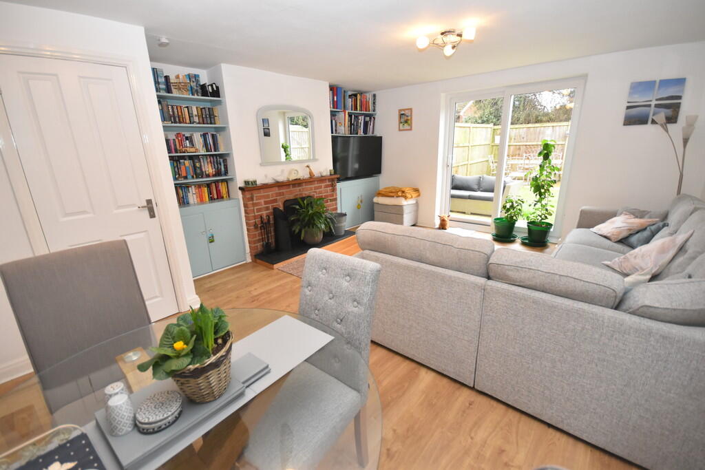 Lounge/Dining Roo...