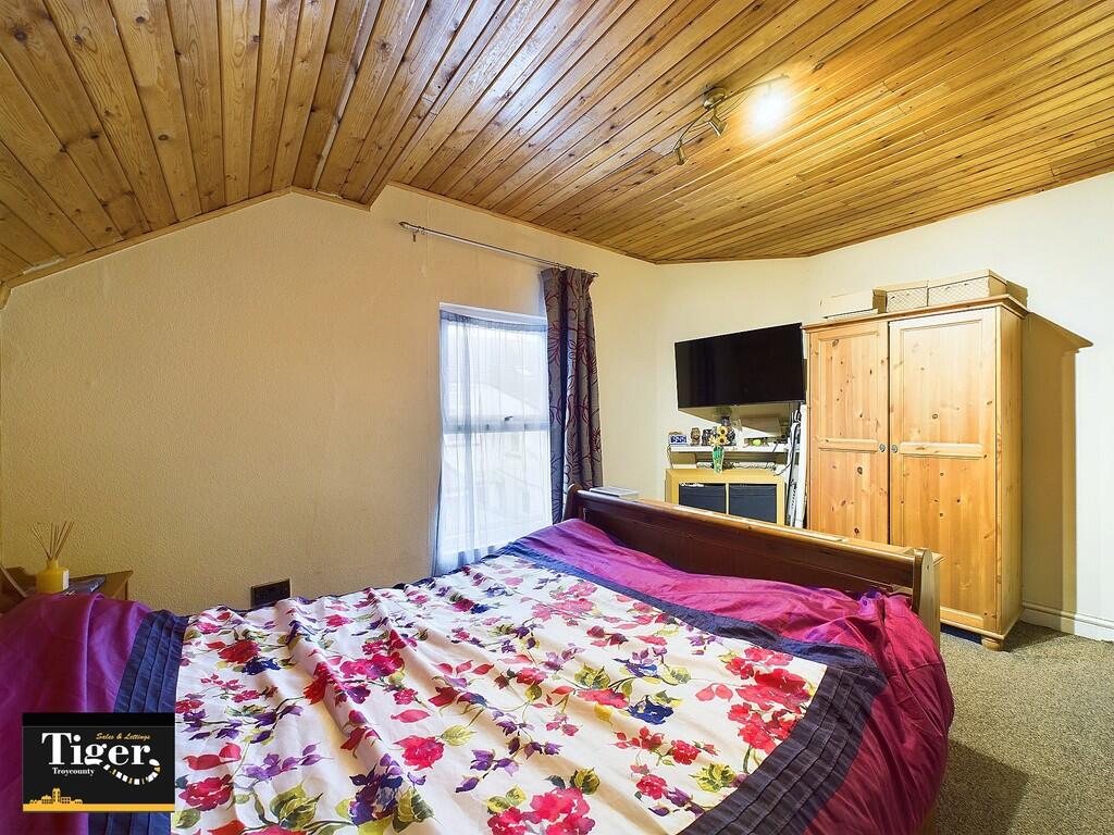 CAM02176G0-PR0483...