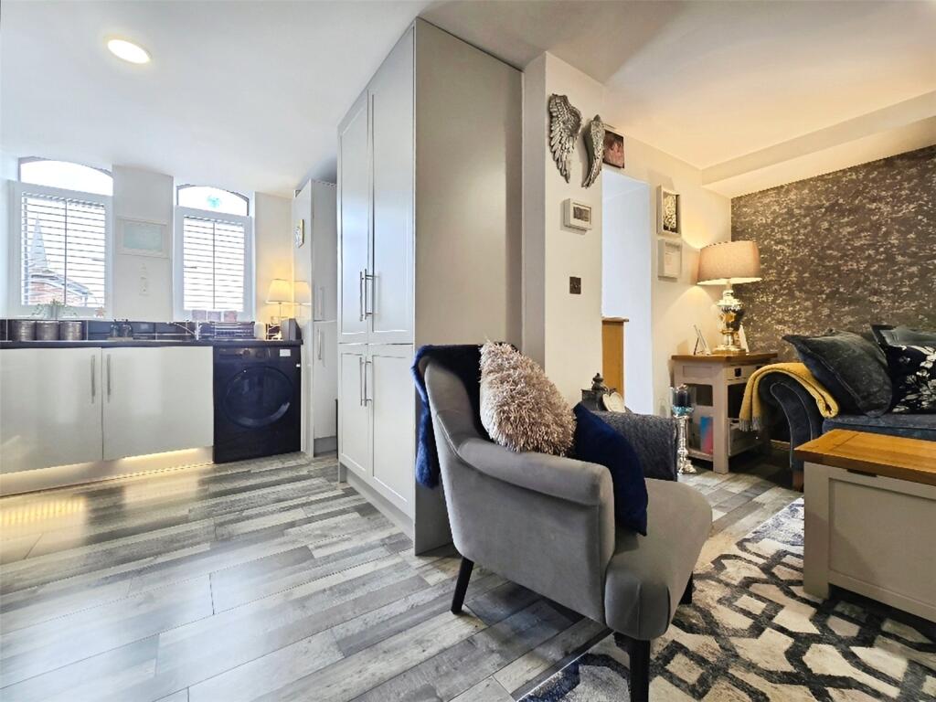 Kitchen Lounge