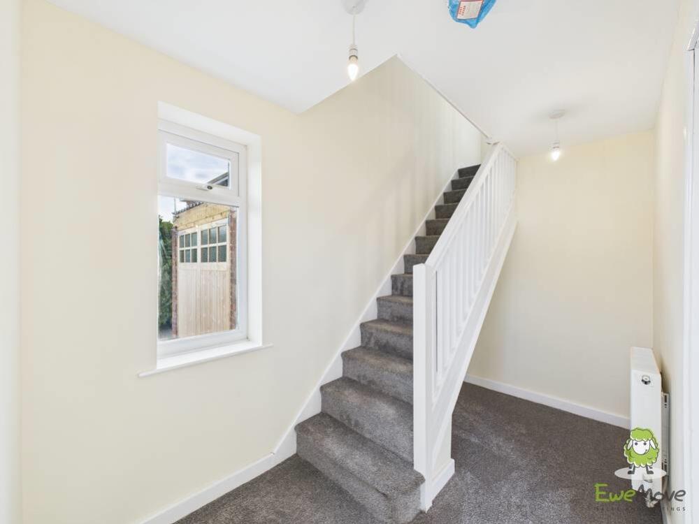 Entrance hall - Emily Dimelow Ewemove Whitchurch a