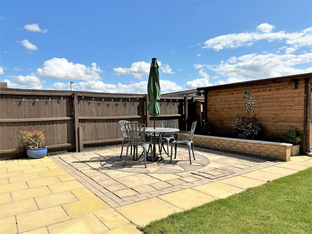 Paved Seating Area 678