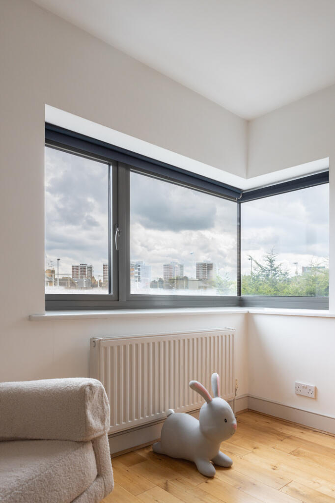 232045 - FrithvilleGardensLondon-JSouteyrat-145...