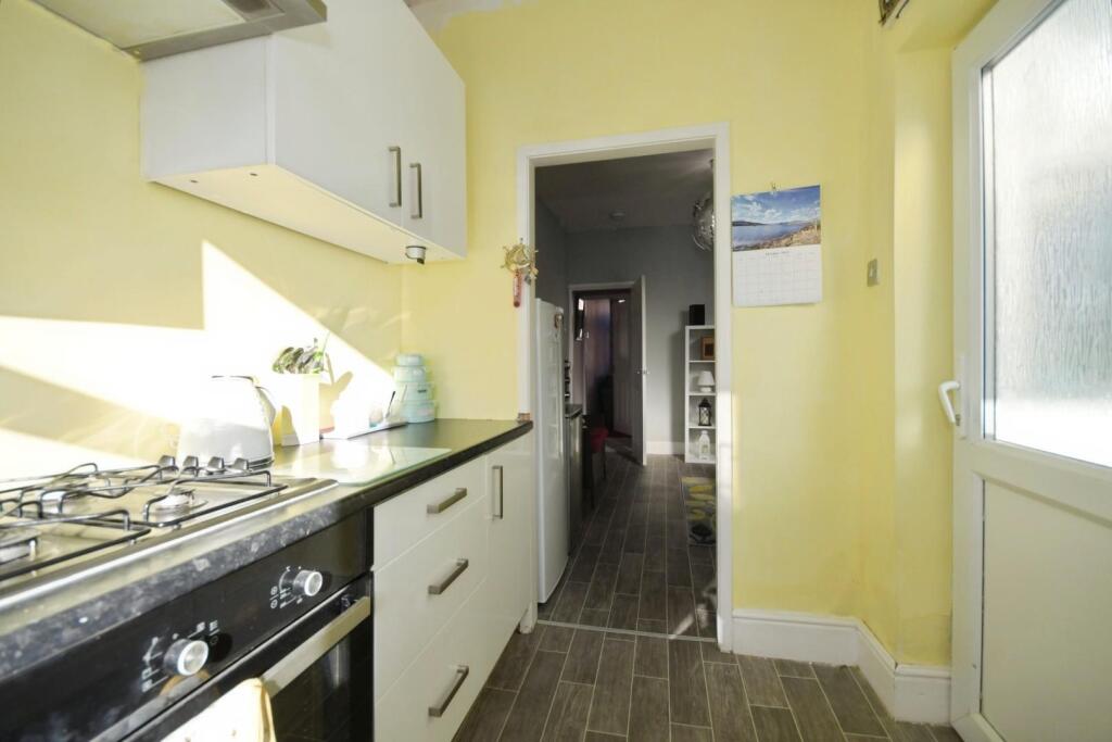 KITCHEN 04.jpg