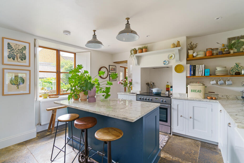 Kitchen Breakfast Bar