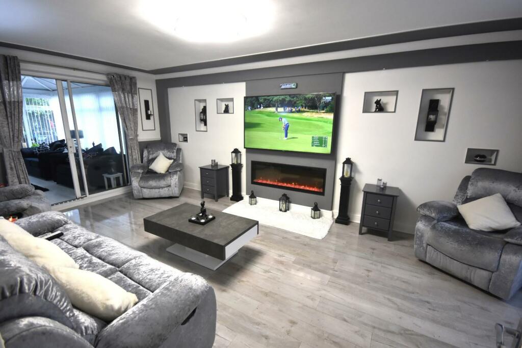 FAMILY LOUNGE