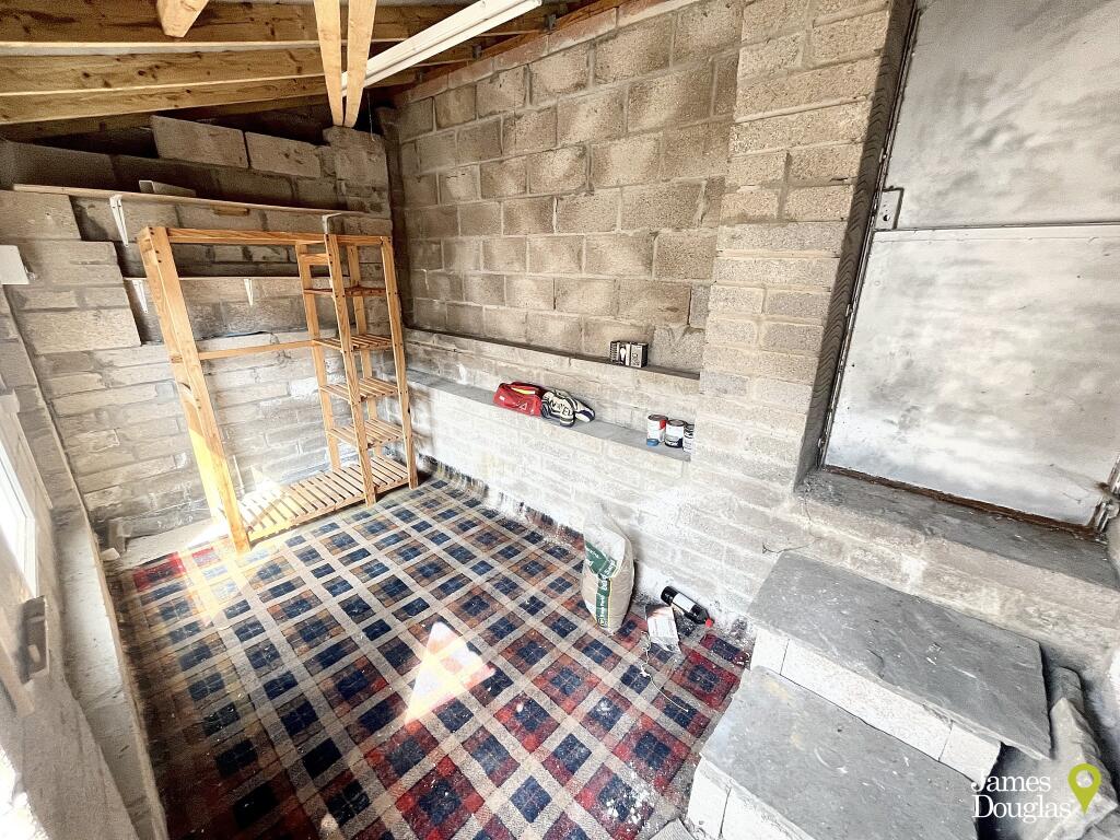 Outbuilding1