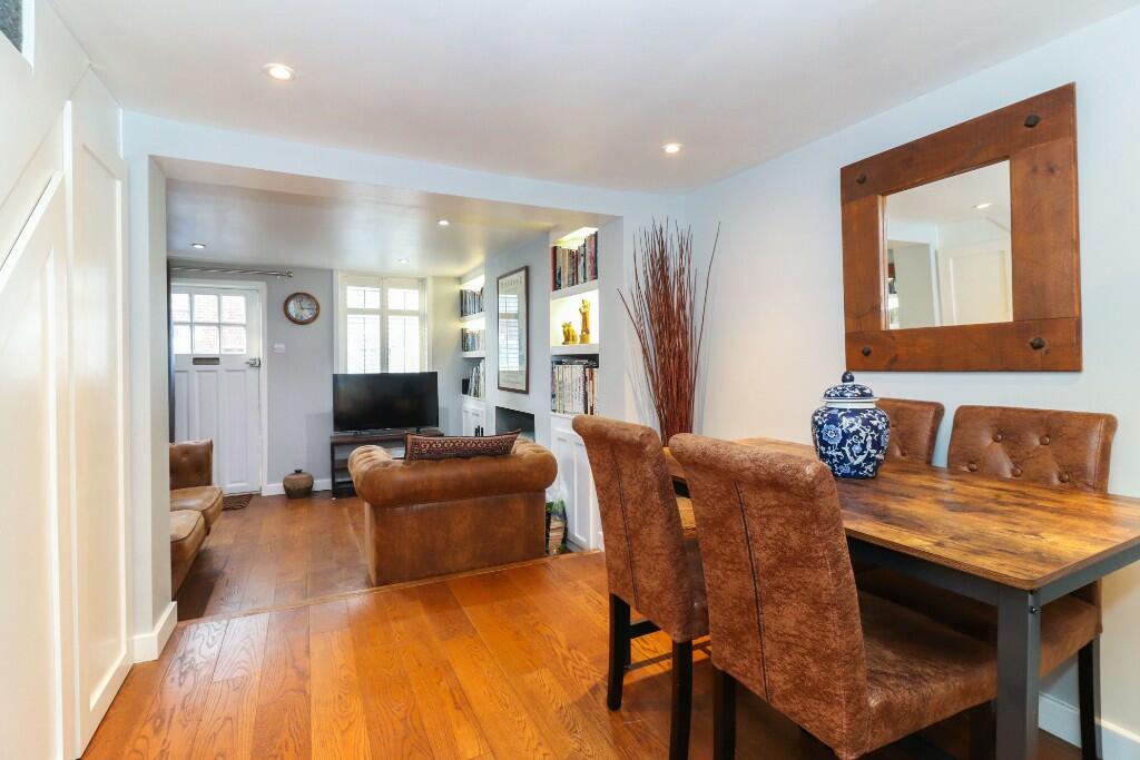 Sitting/dining room