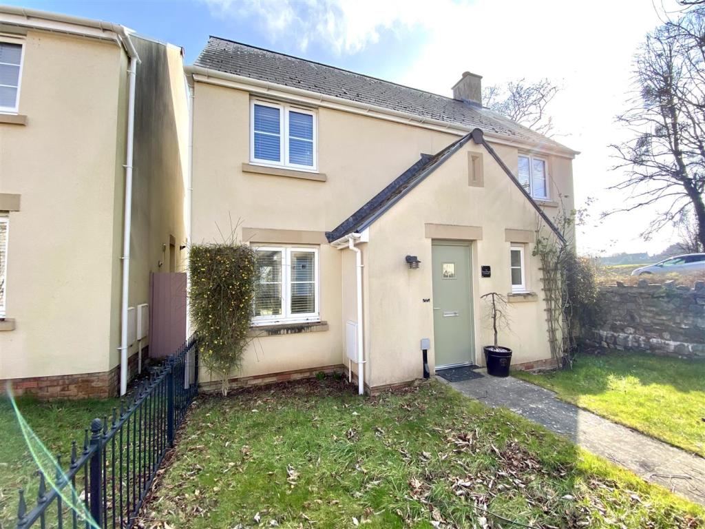 14 Roundbush Crescent.jpeg
