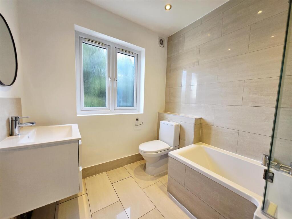 bathroom (2).jpg