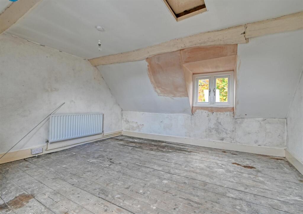 16 St Leonards Close-2.jpg