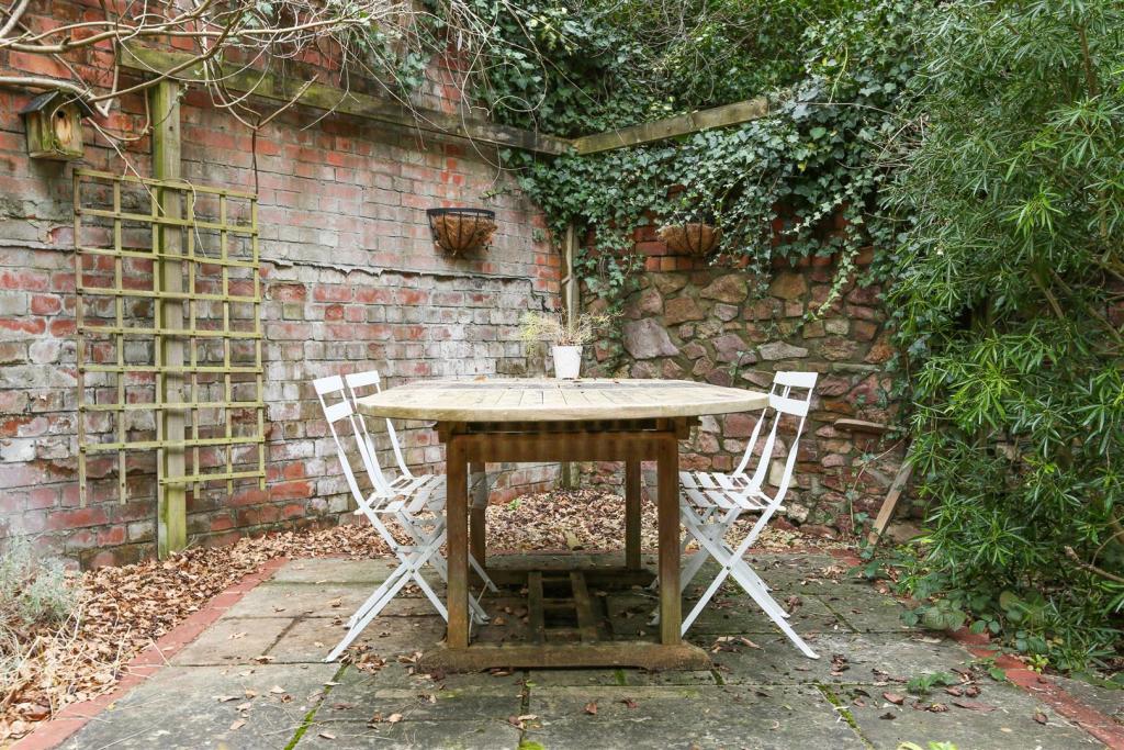 HFF 9 Charlotte Street 13.jpg