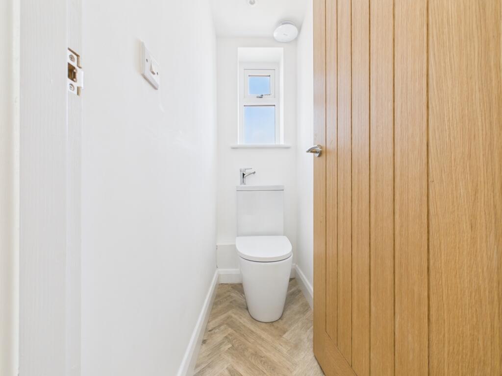 CAM03729G0-PR0072-STILL023