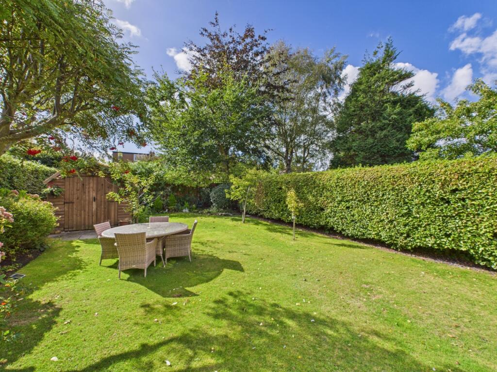 CAM02386G0-PR0145-STILL007