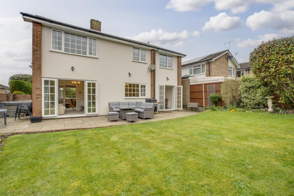 32 Southfield Drive, HP15 7HB-1.jpg
