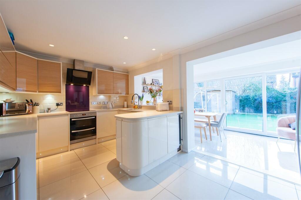 Kitchen-Dining Family Room.jpg