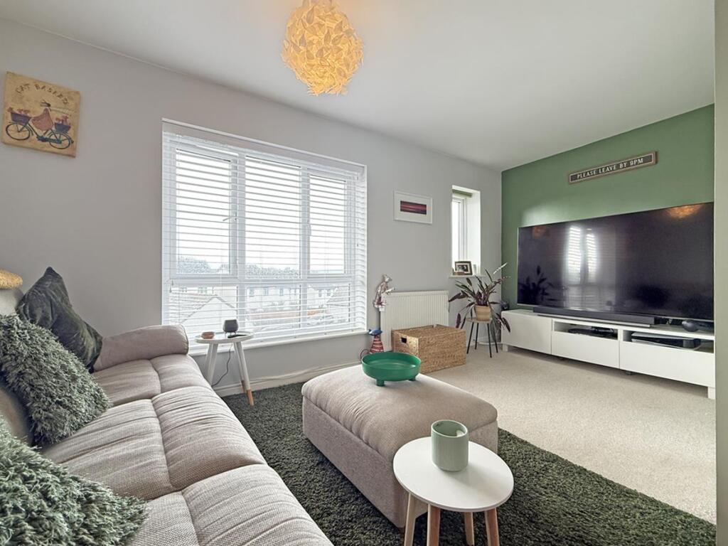 Coscombe Circus 25 - Living Room.jpg