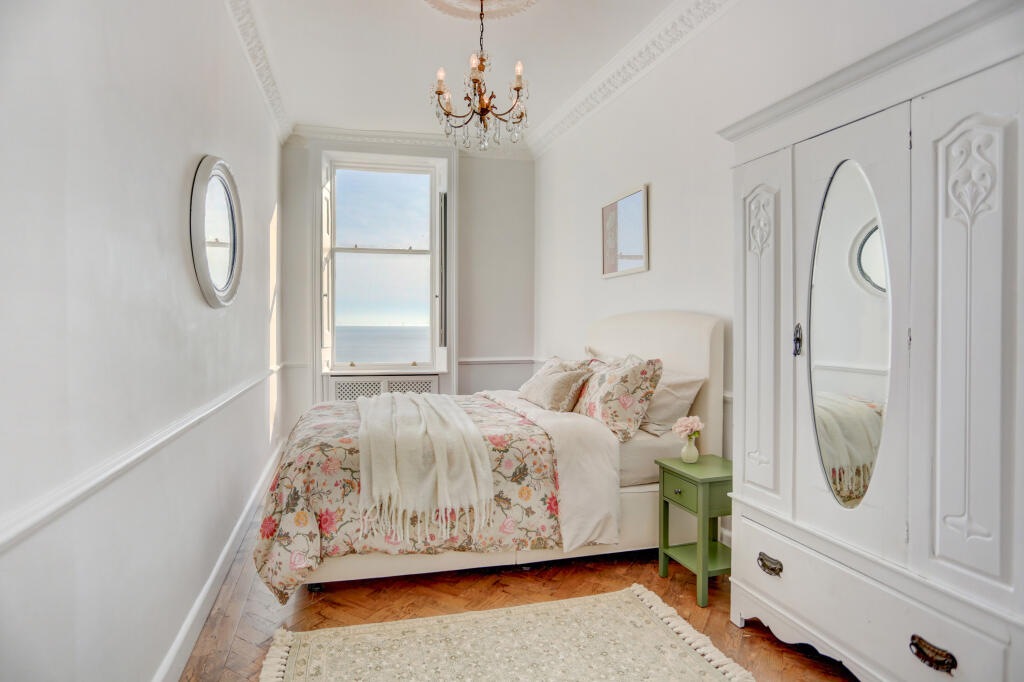 bedroom4
