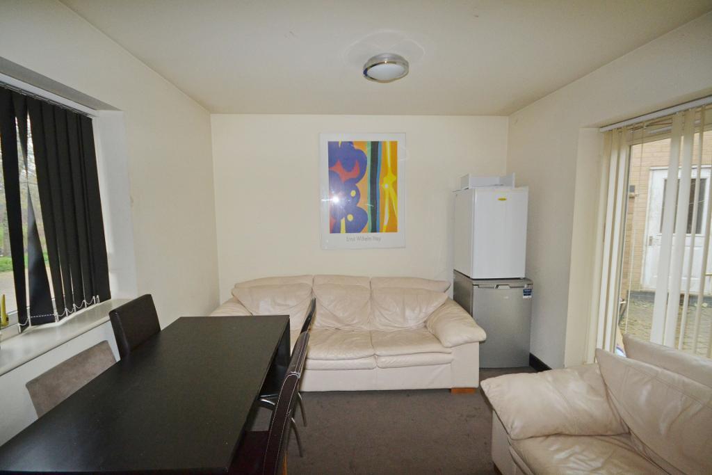 Communal Lounge/Dining Area