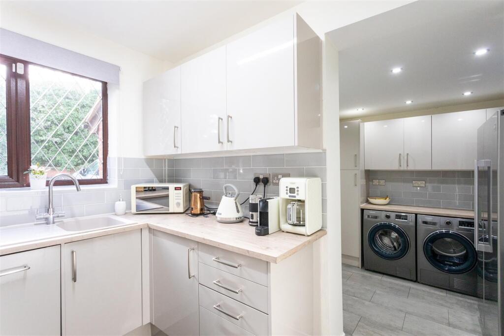 1 Redcar Close, Gedling, NG4 4EW-0013-Kitchen.jpg