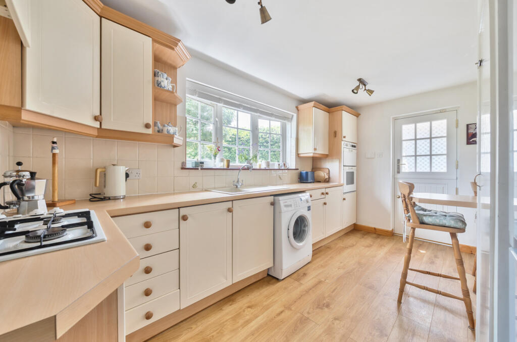 1309504-7-68497dd...