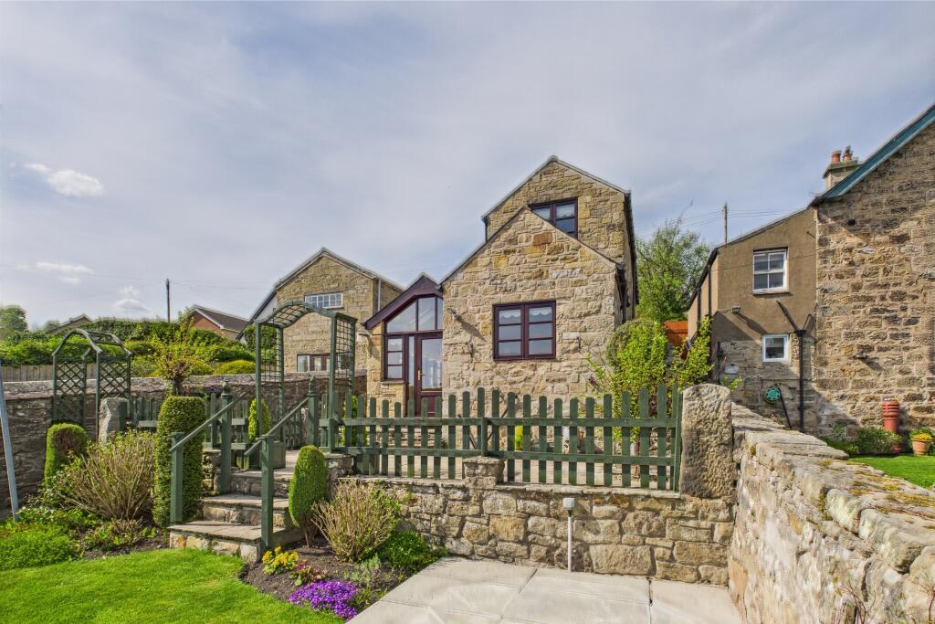 CAM04201G0-PR0080-STILL005