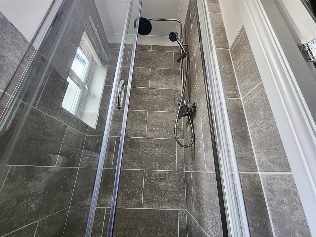 EN SUITE SHOWER