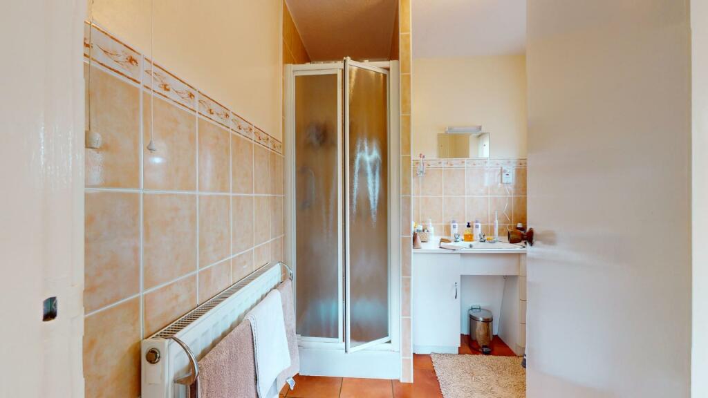 EN SUITE SHOWER ROOM