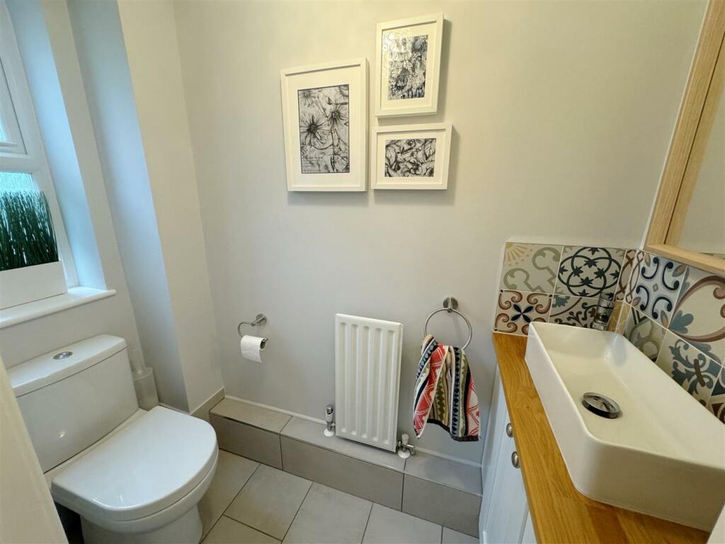 Cloakroom 1.JPG