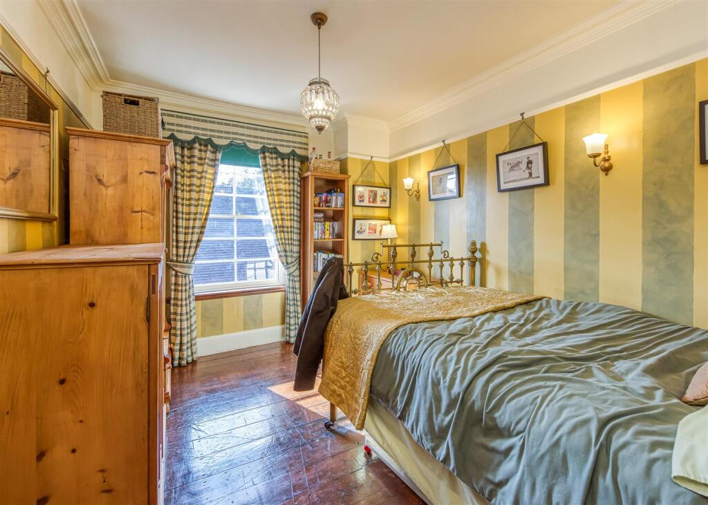 31 The Avenue-Bedroom 2.jpg