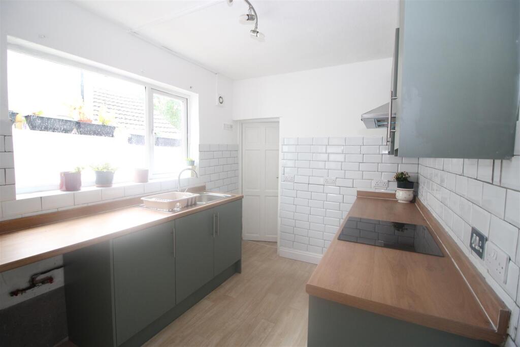 Kitchen 2 .JPG