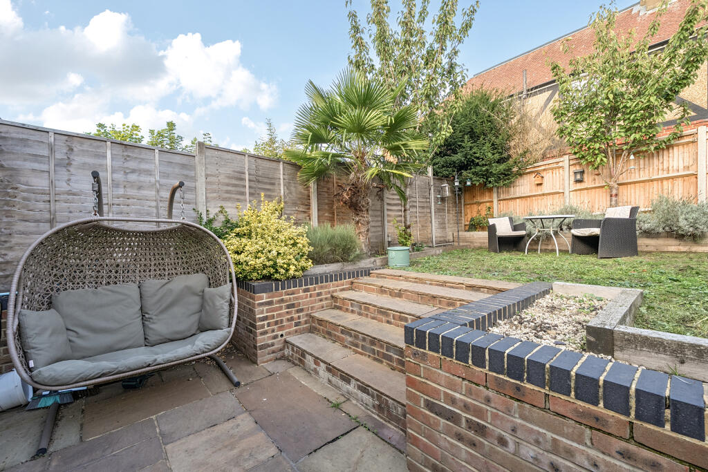 1354915-6-68dd63fb83b14