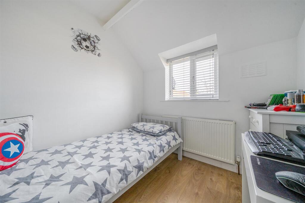Bed 3.jpg