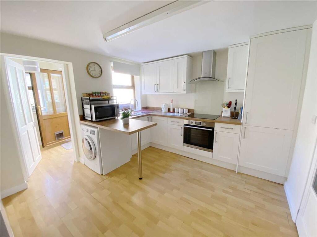 Kitchen: