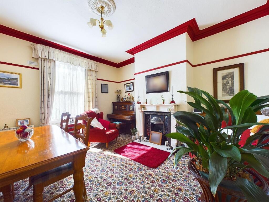 CAM01268G0-PR0201-STILL015.jpg